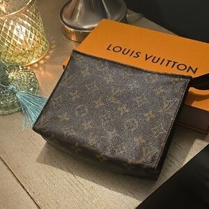 AUTHENTIC 💯 Louis Vuitton Toiletry Monogram